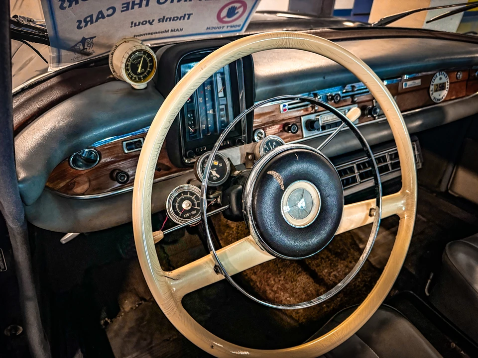 1960 Mercedes-Benz W111 Sedan - Image 25 of 31
