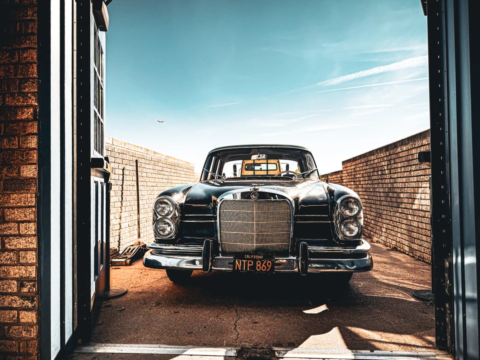 1960 Mercedes-Benz W111 Sedan - Image 9 of 31