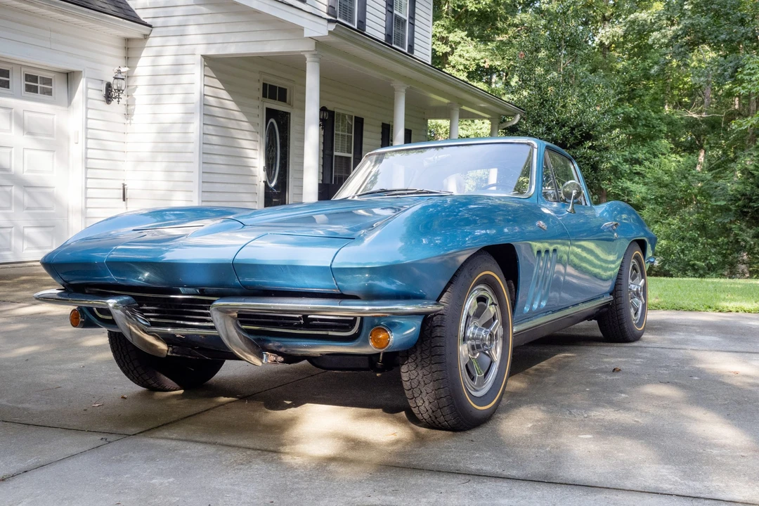1966 Chevrolet Corvette C2 - Image 2 of 31