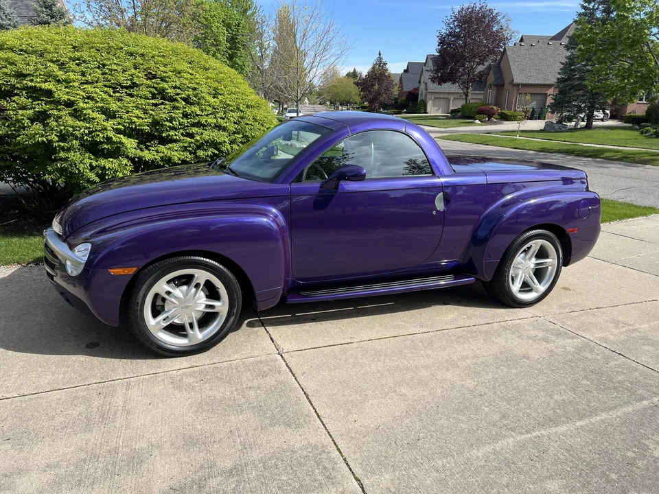 2003 Chevrolet SSR - Image 2 of 31
