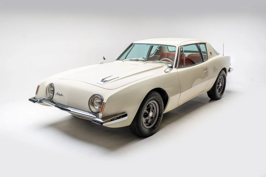 1963 Studebaker Avanti - Image 2 of 31
