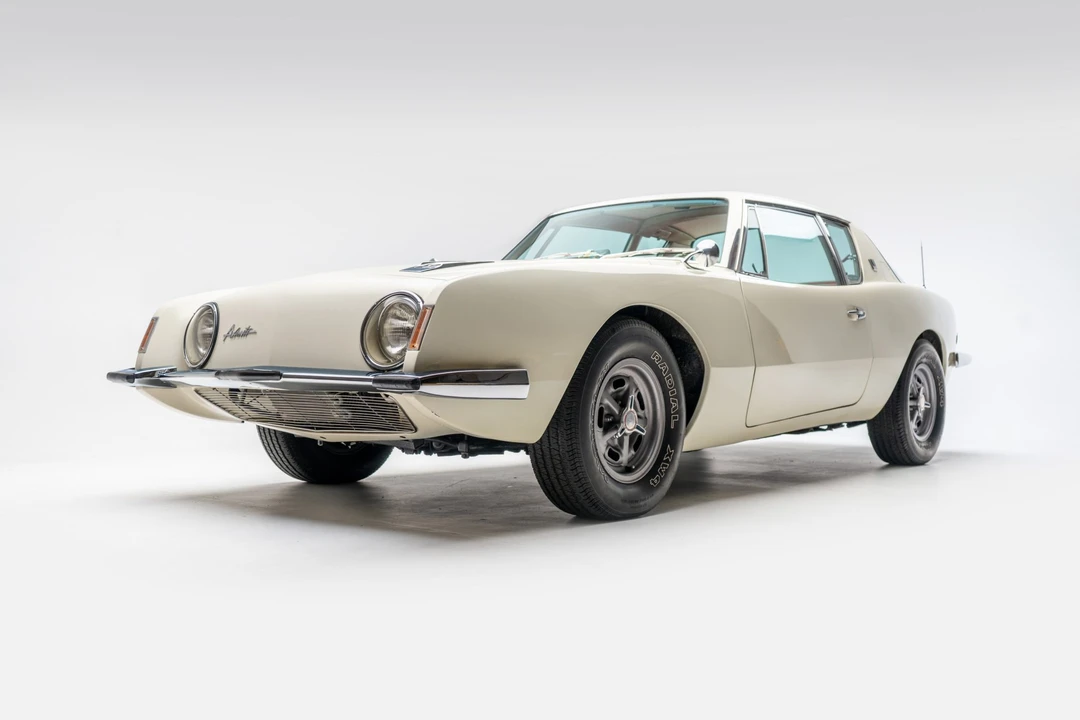 1963 Studebaker Avanti - Image 4 of 31