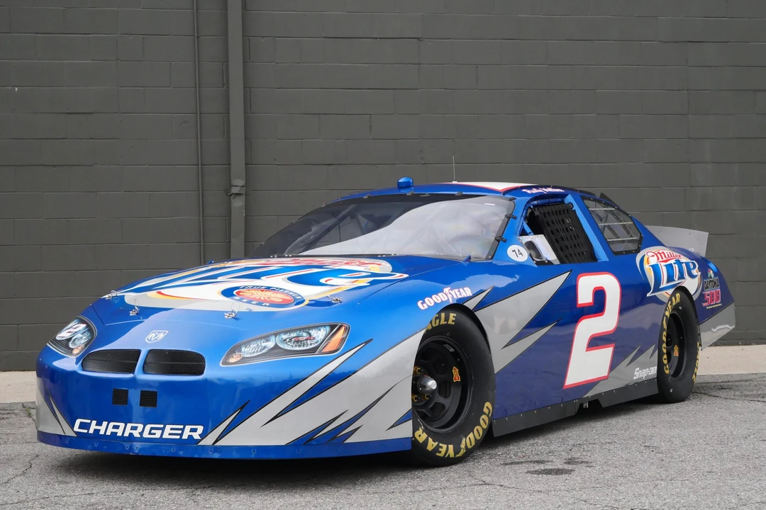 2005 Dodge Charger - Image 2 of 31