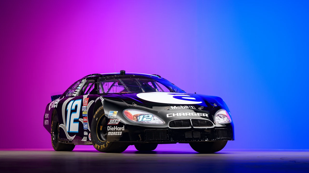 Dodge Charger 6th Gen - Image 2 of 31
