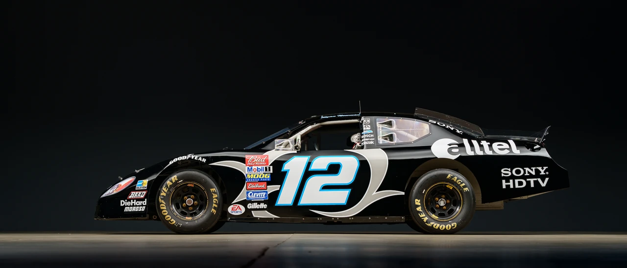 Dodge Charger 6th Gen - Image 11 of 31