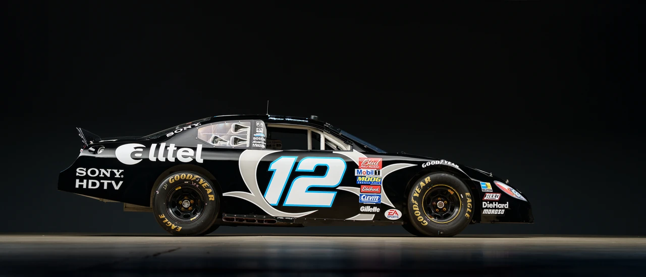 Dodge Charger 6th Gen - Image 17 of 31