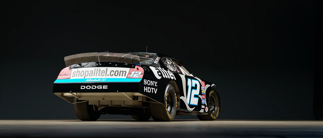 Dodge Charger 6th Gen - Image 18 of 31