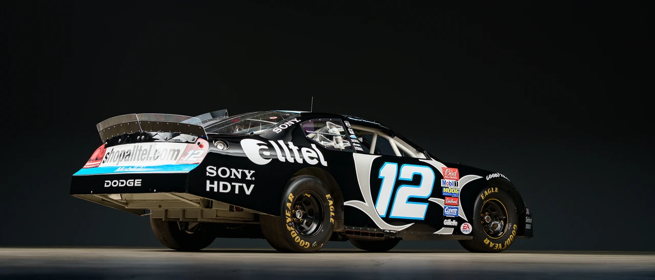 Dodge Charger 6th Gen - Image 16 of 31