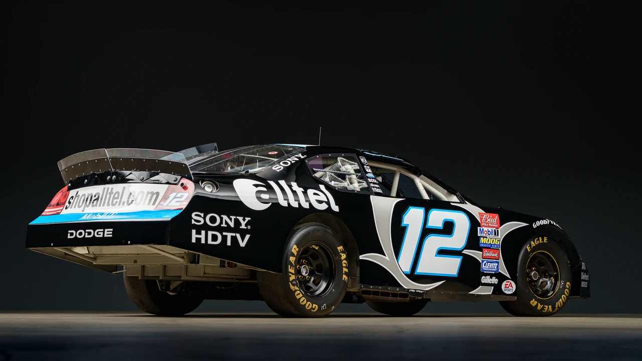 Dodge Charger 6th Gen - Image 15 of 31