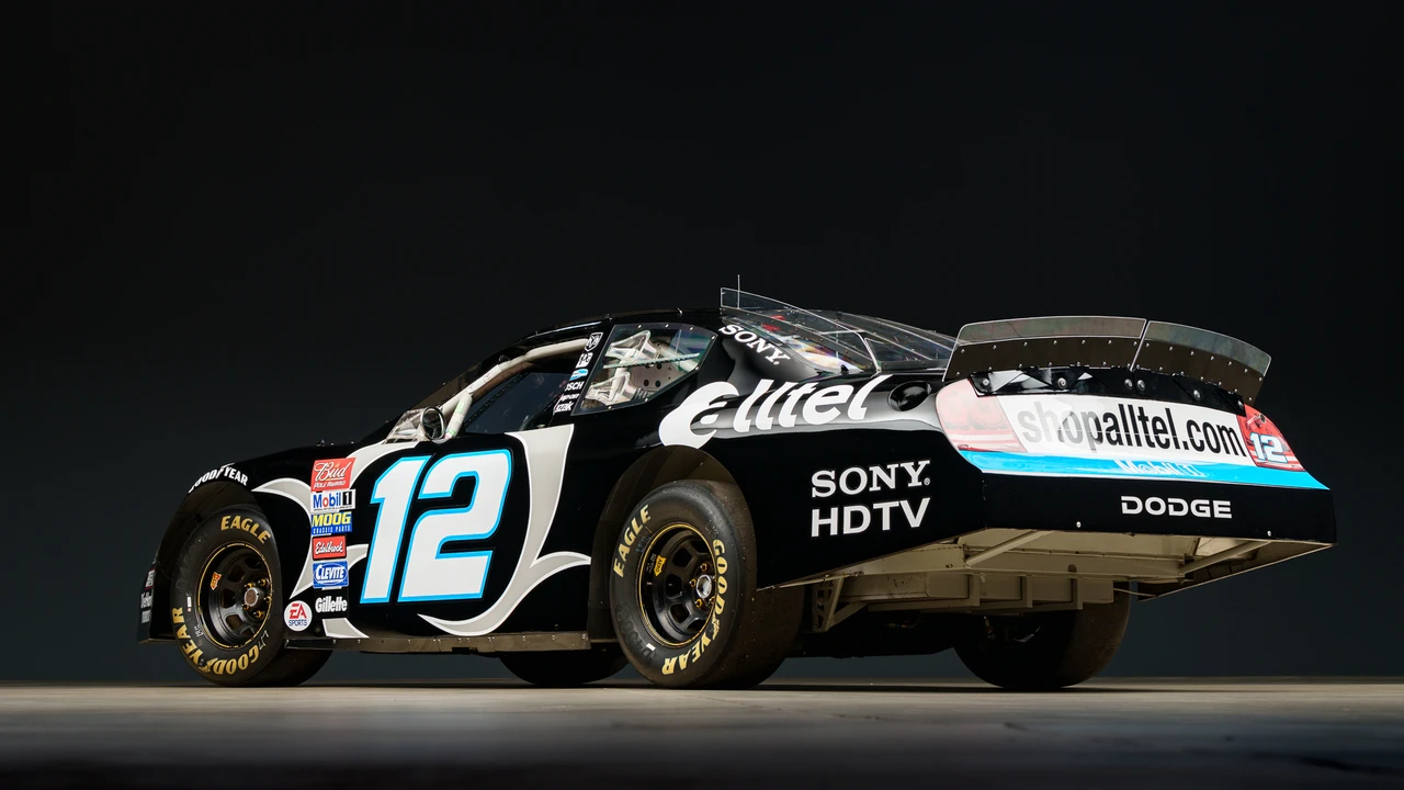 Dodge Charger 6th Gen - Image 7 of 31