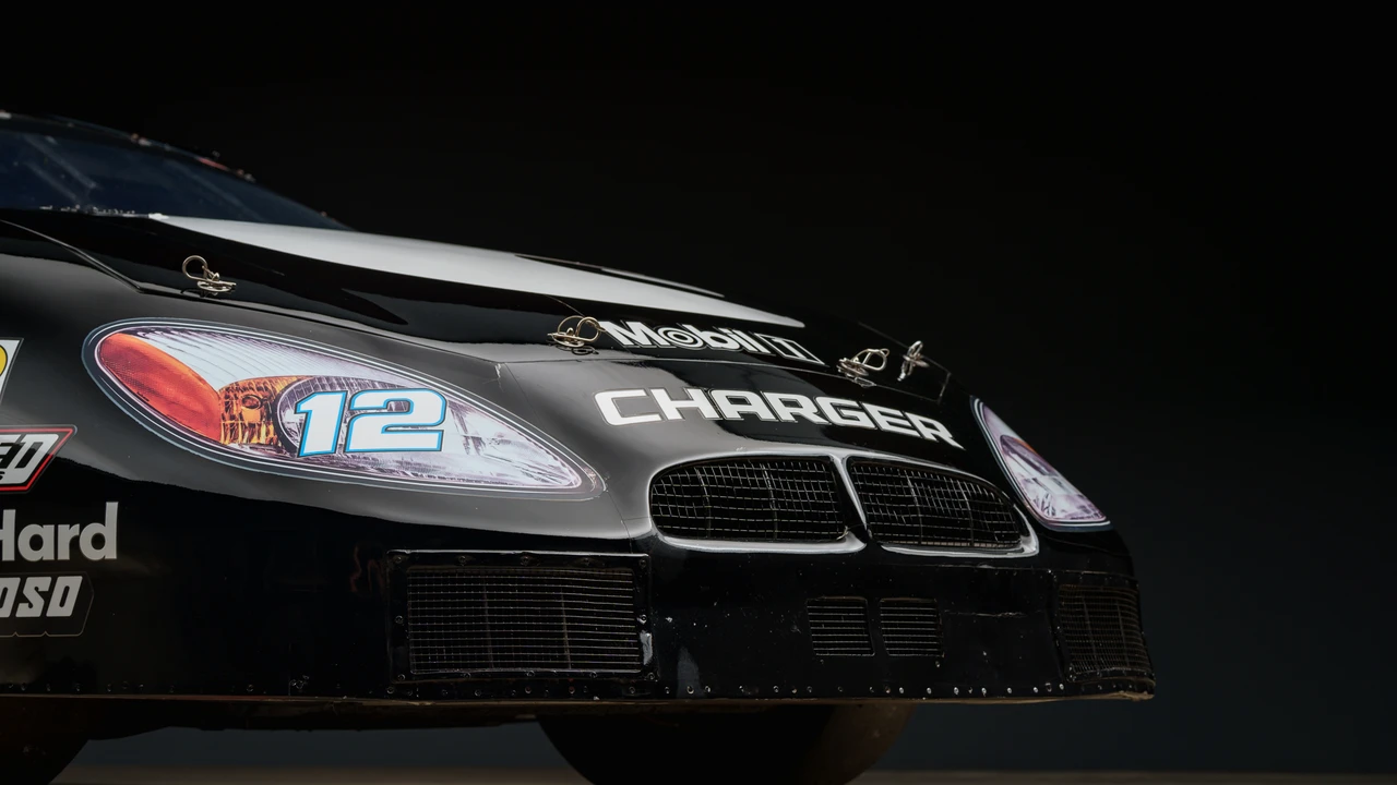 Dodge Charger 6th Gen - Image 28 of 31
