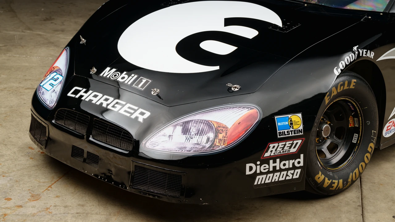 Dodge Charger 6th Gen - Image 29 of 31