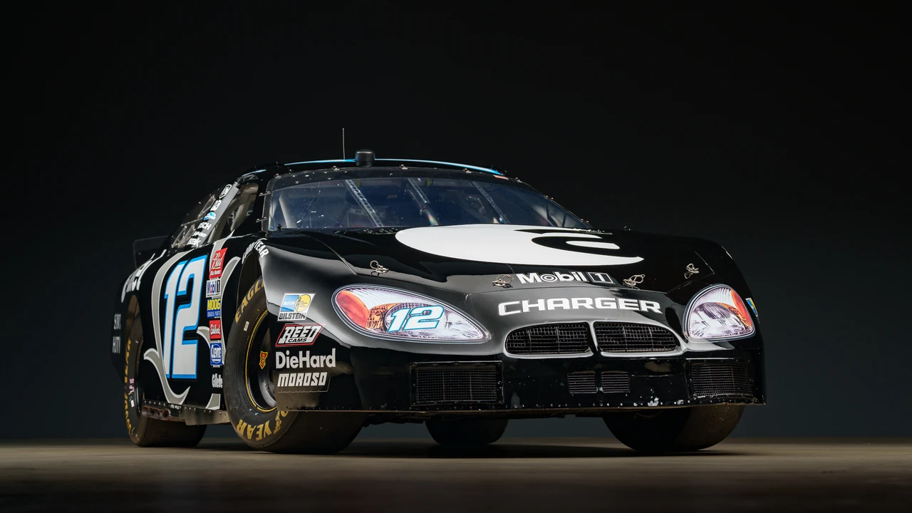 Dodge Charger 6th Gen - Image 3 of 31