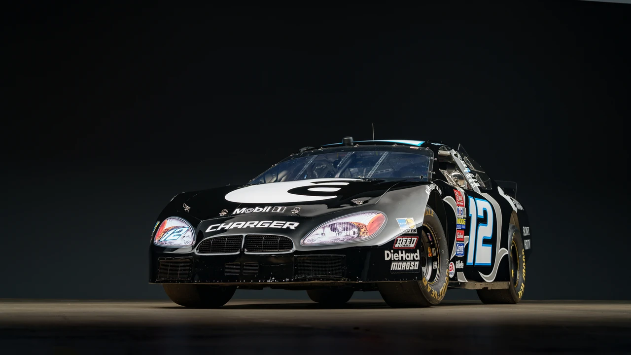 Dodge Charger 6th Gen - Image 3 of 31
