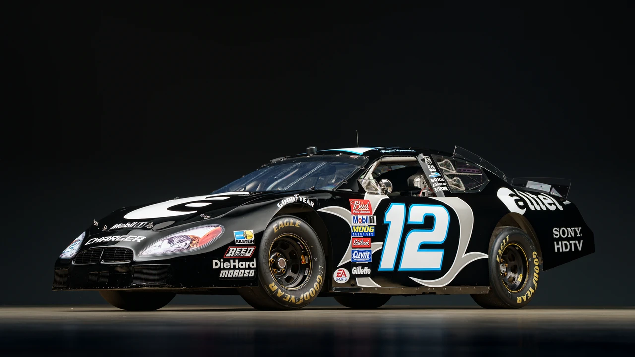 Dodge Charger 6th Gen - Image 7 of 31