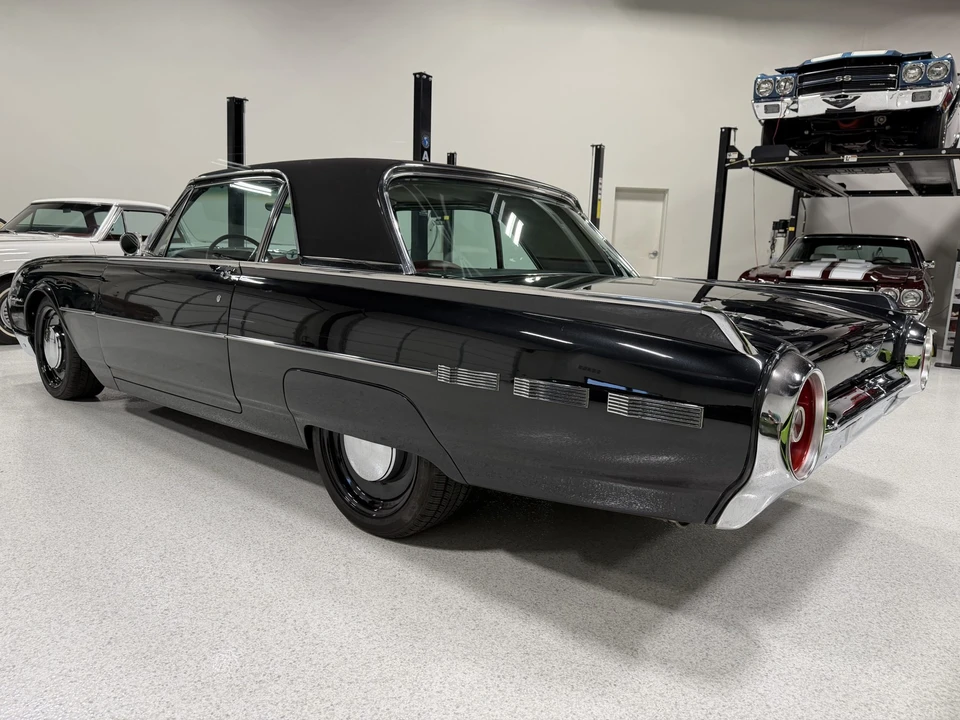 1962 Ford Thunderbird 3rd Gen - Image 11 of 31