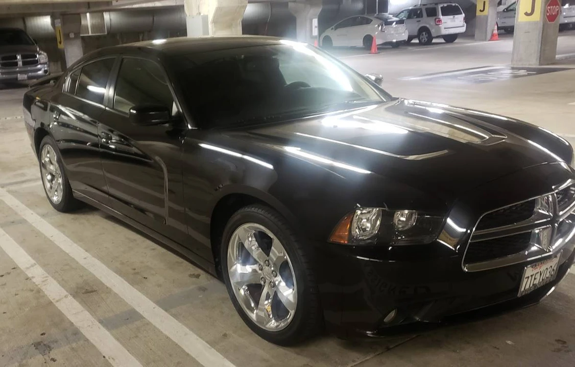 2011 Dodge Charger 7th Gen - Image 2 of 3
