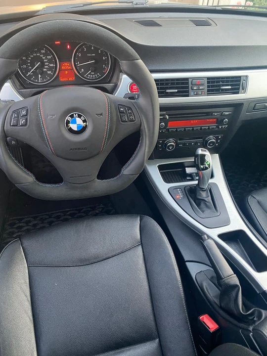 2011 BMW E90 3 Series Sedan - Image 4 of 4