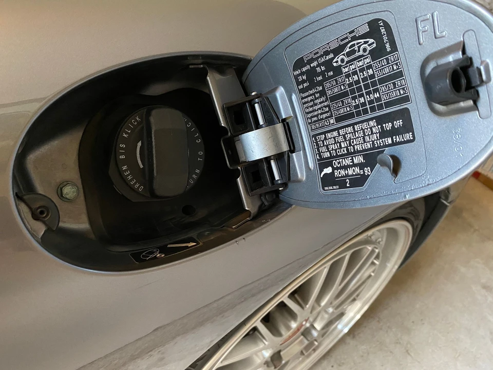 2002 Porsche 996 Carrera - Image 26 of 29