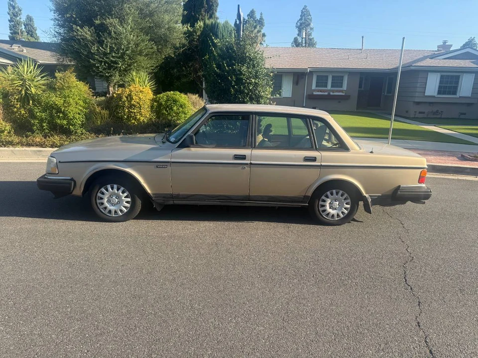 1991 Volvo 244 - Image 6 of 9