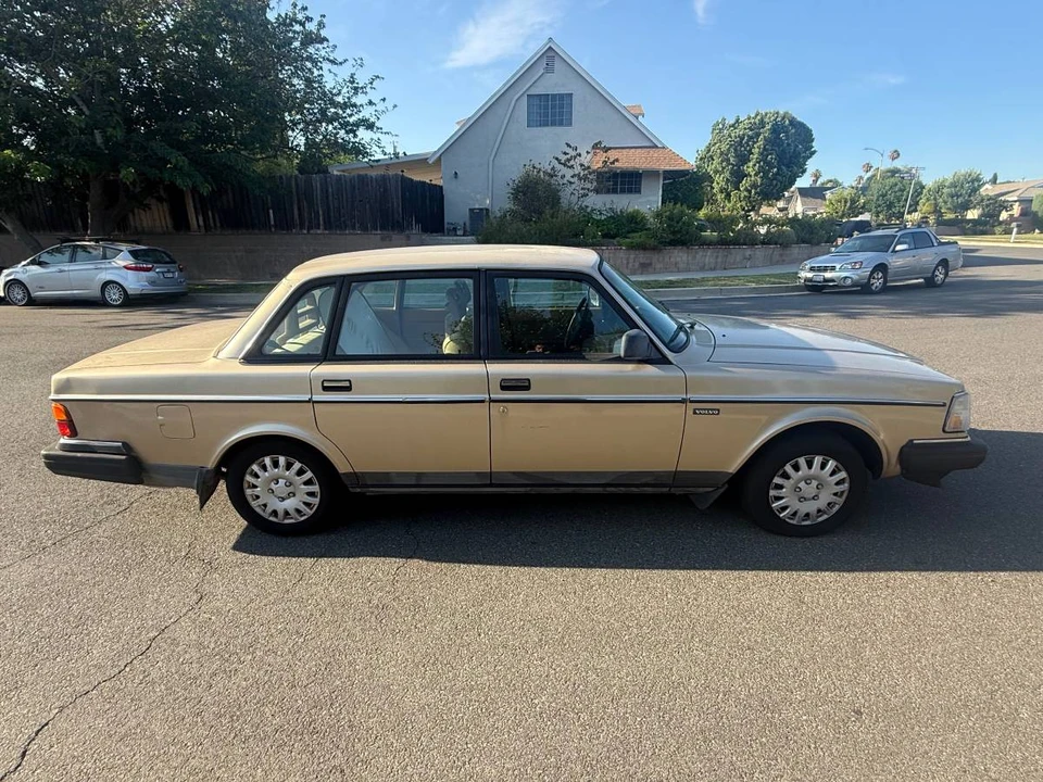 1991 Volvo 244 - Image 2 of 9