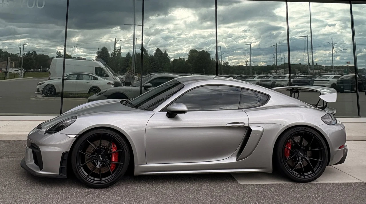 2021 Porsche - Image 2 of 15