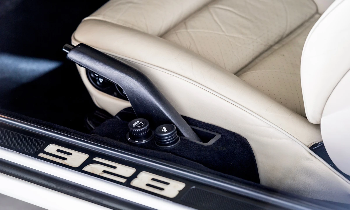 1989 Porsche 928 S4 - Image 14 of 31