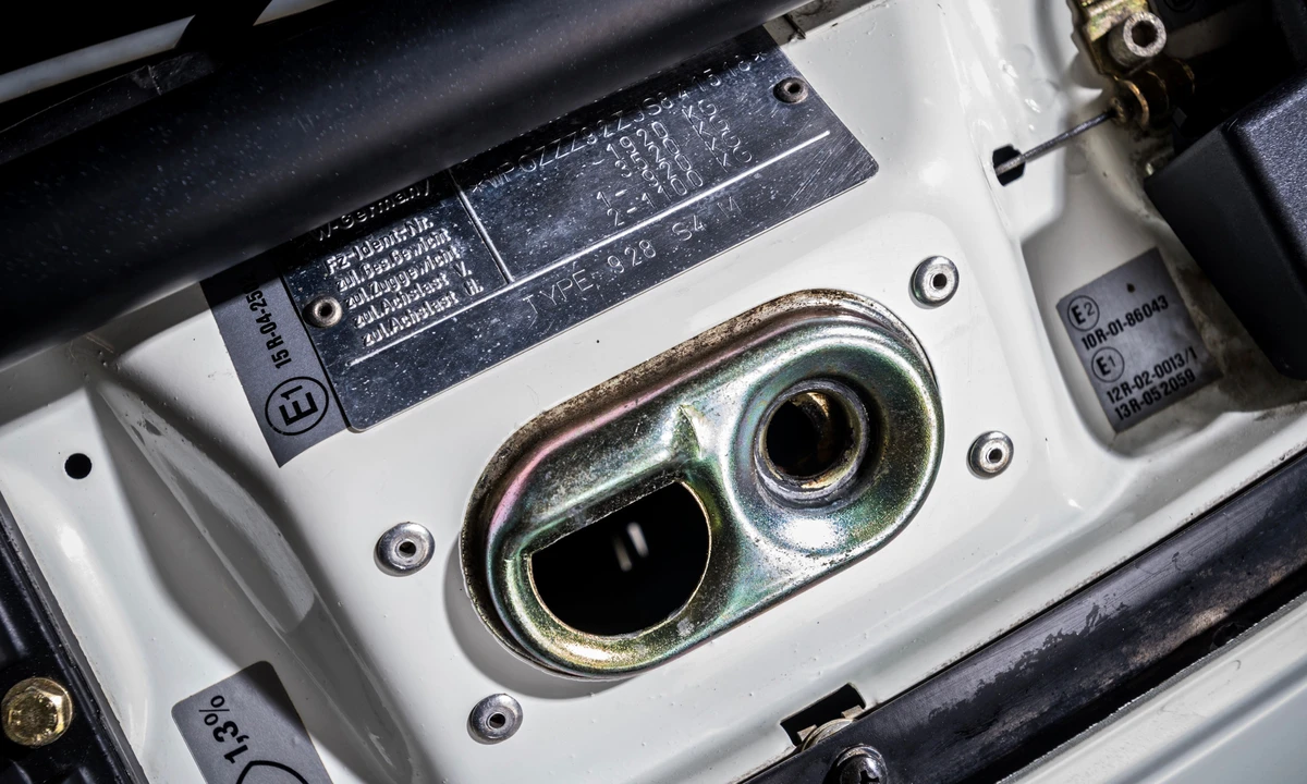 1989 Porsche 928 S4 - Image 20 of 31