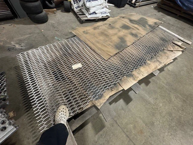 Parts & Memorabilia Bodywork - Image 2 of 2