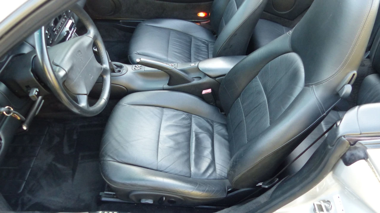 2000 Porsche 996 Carrera 4 - Image 8 of 16
