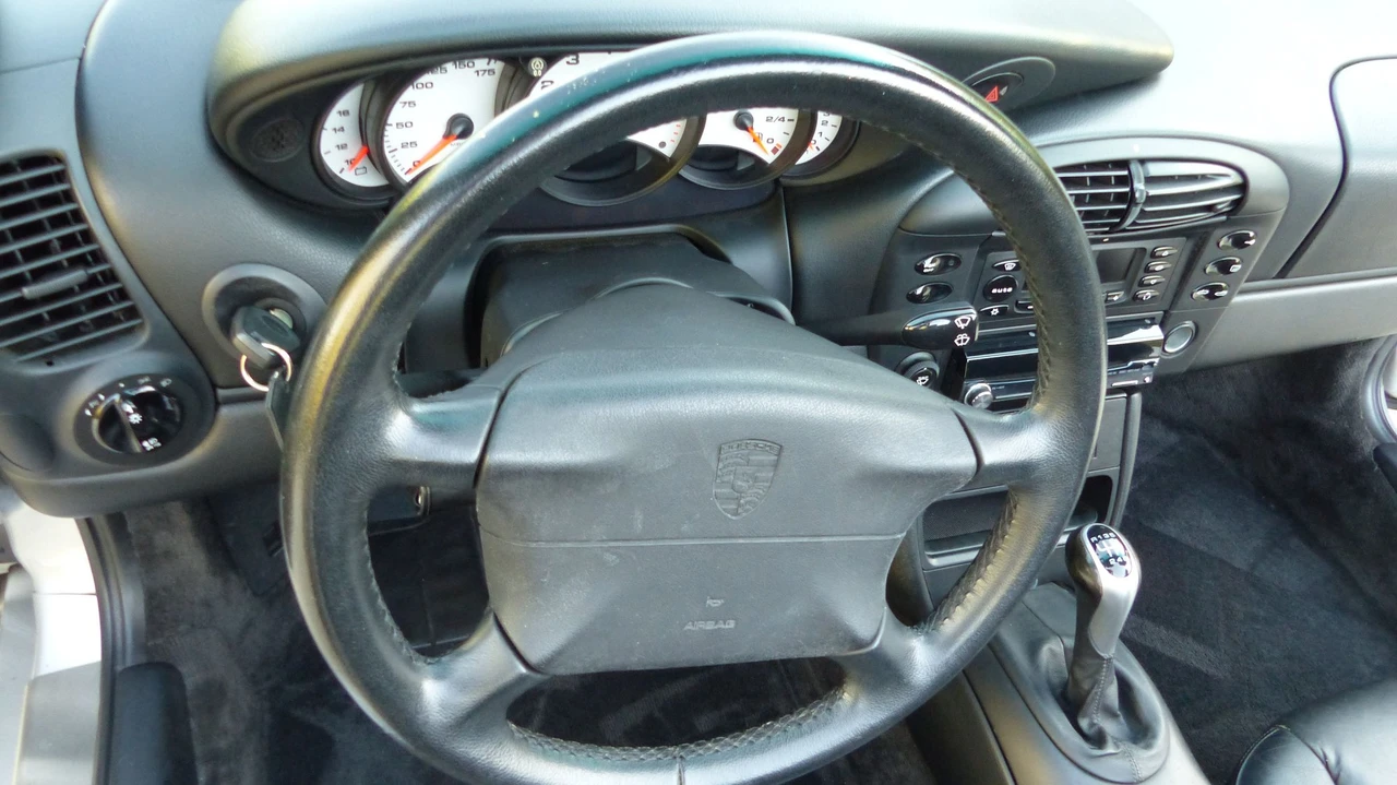 2000 Porsche 996 Carrera 4 - Image 7 of 16
