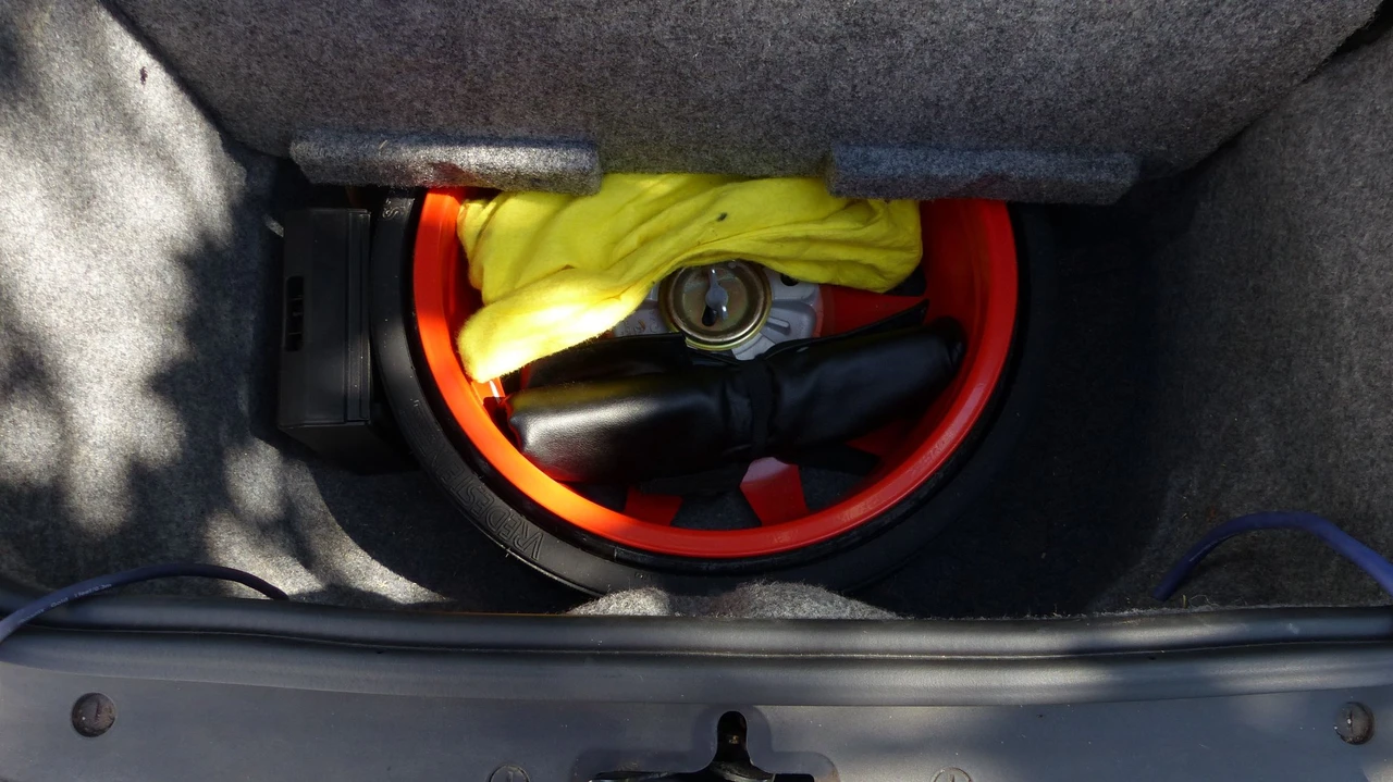 2000 Porsche 996 Carrera 4 - Image 12 of 16