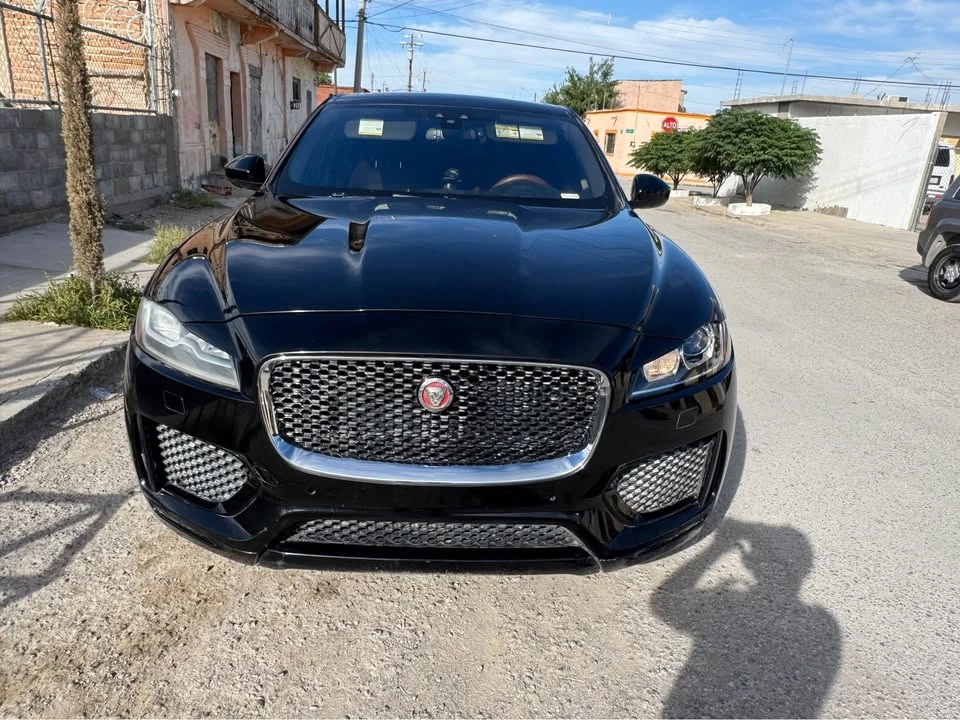 2017 Jaguar F-Pace - Image 3 of 6