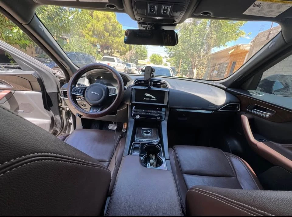 2017 Jaguar F-Pace - Image 5 of 6