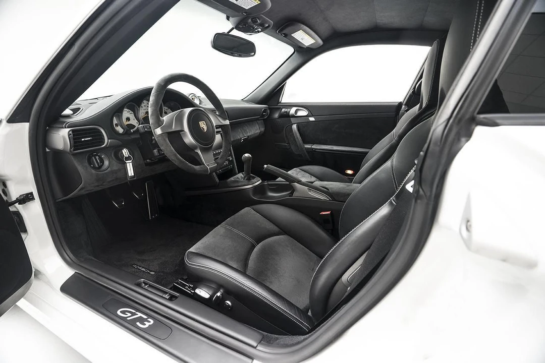 2011 Porsche 997 GT3 - Image 2 of 5