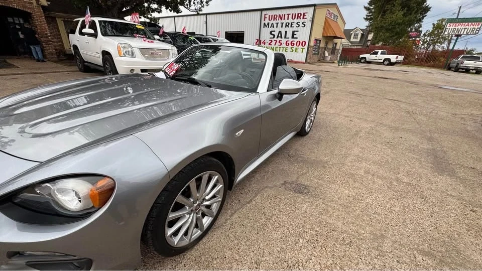2017 Fiat 124 Spider - Image 9 of 10