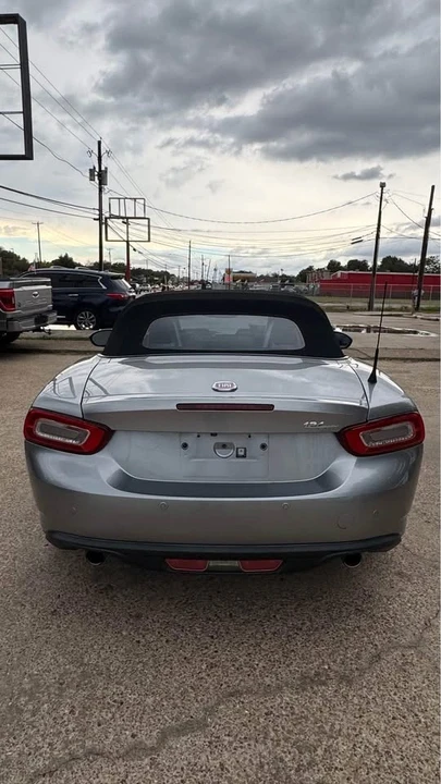 2017 Fiat 124 Spider - Image 5 of 10