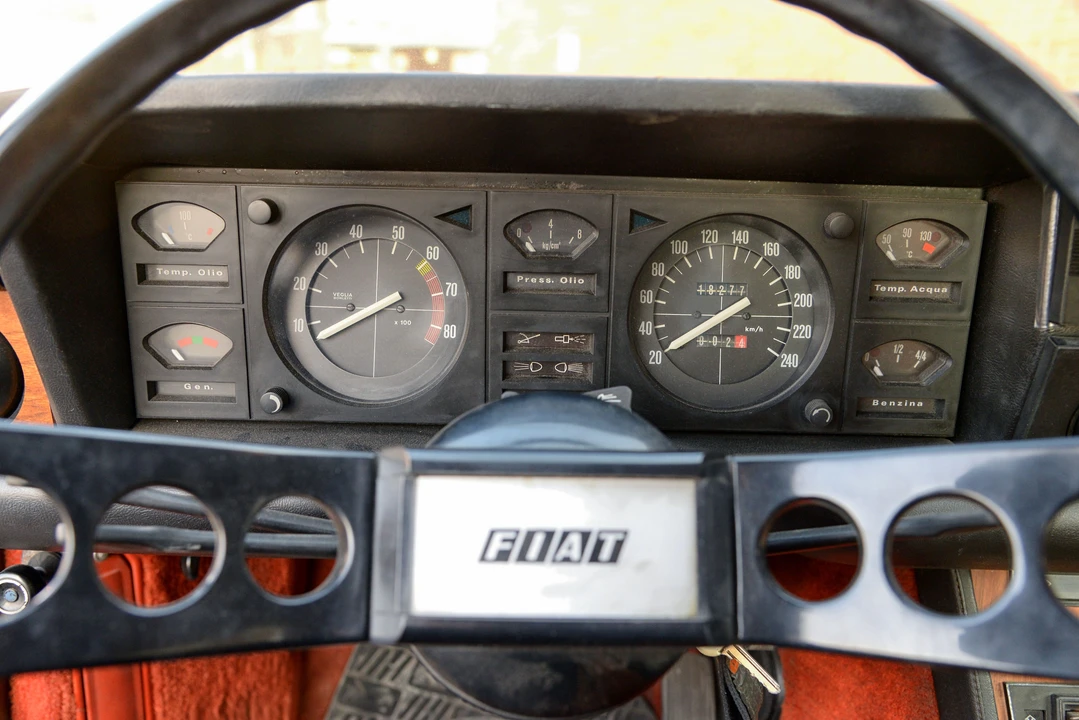 Fiat 130 - Image 6 of 11