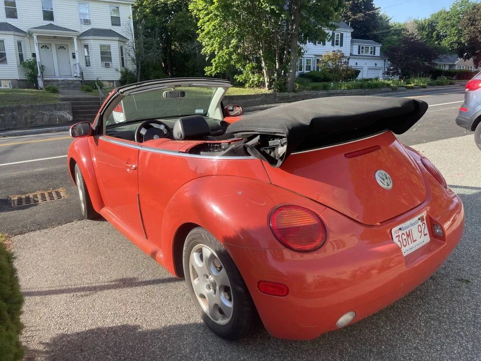 2003 Volkswagen New Beetle - Image 2 of 6