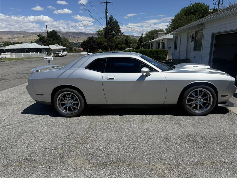 2010 Dodge Challenger 3rd Gen - Image 2 of 10