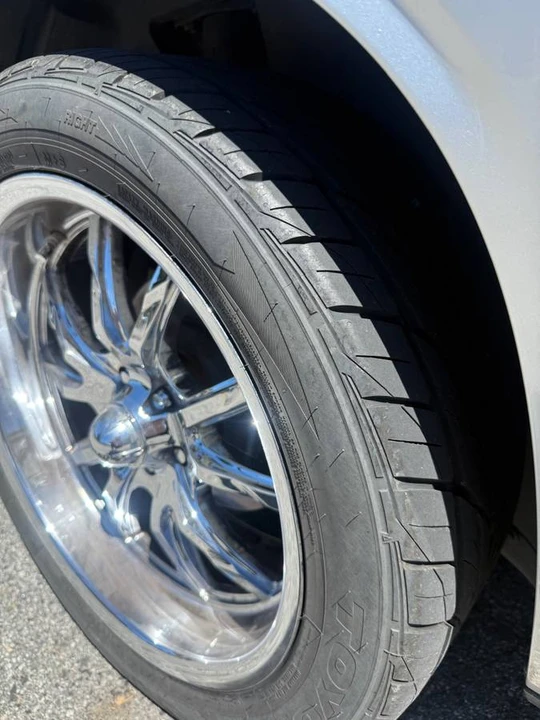 2010 Dodge Challenger 3rd Gen - Image 9 of 10