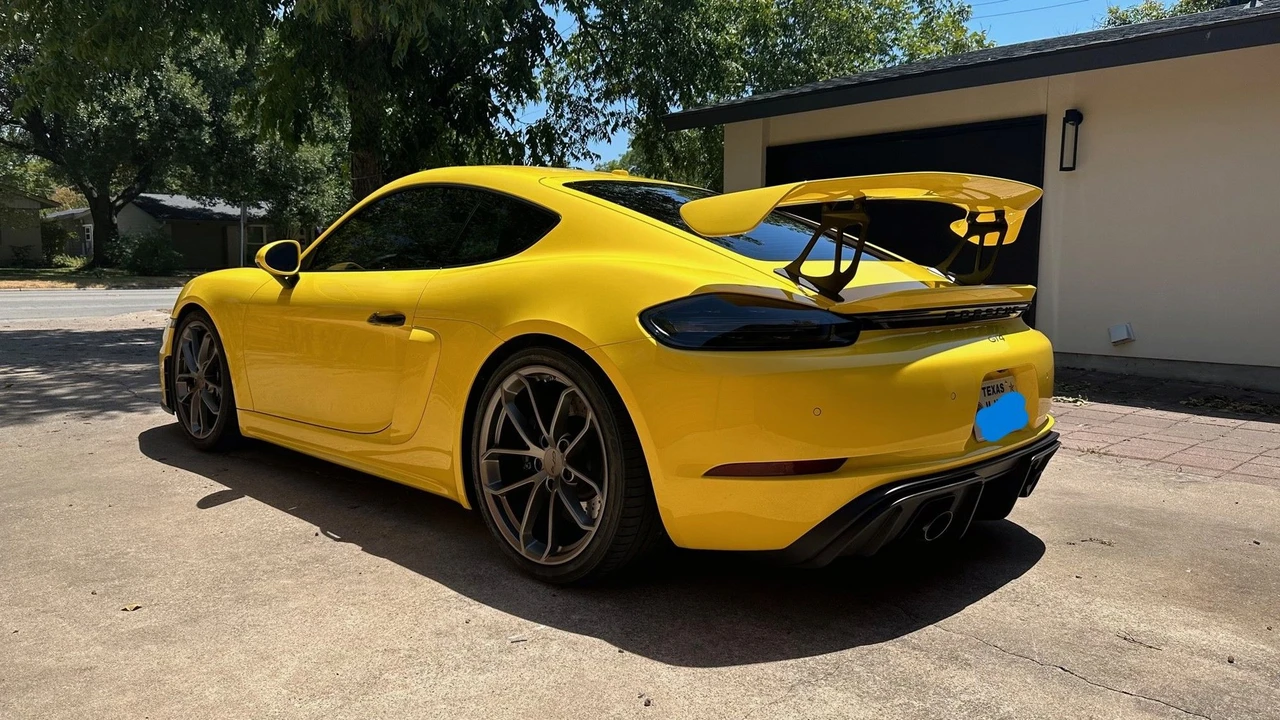 2021 Porsche 718 Cayman GT4 - Image 8 of 18