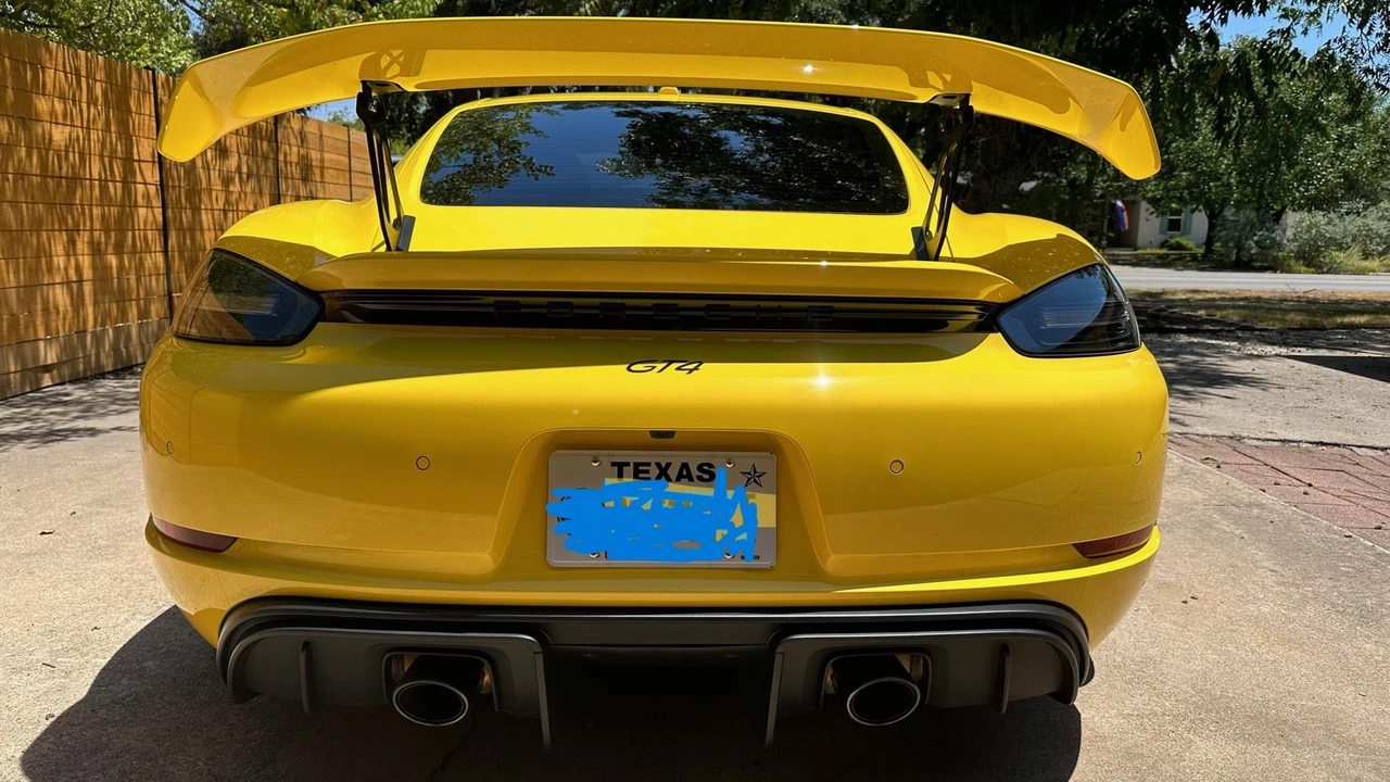 2021 Porsche 718 Cayman GT4 - Image 7 of 18