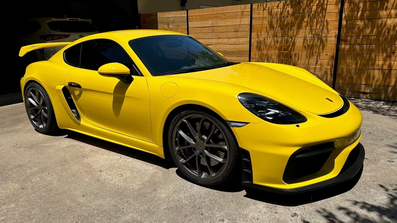 2021 Porsche 718 Cayman GT4 - Image 4 of 18