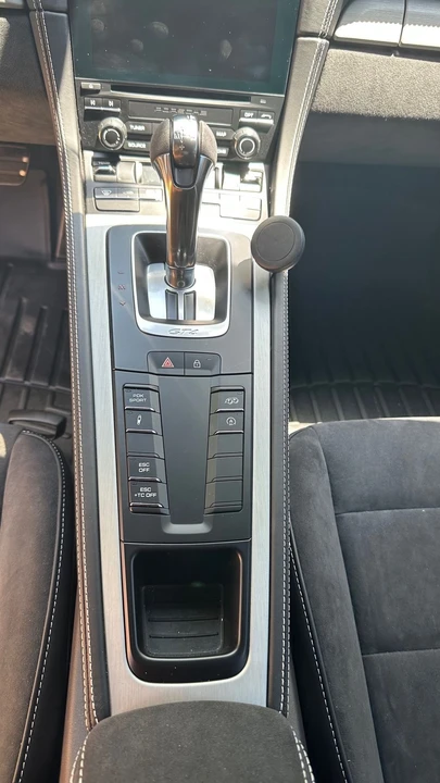 2021 Porsche 718 Cayman GT4 - Image 11 of 18
