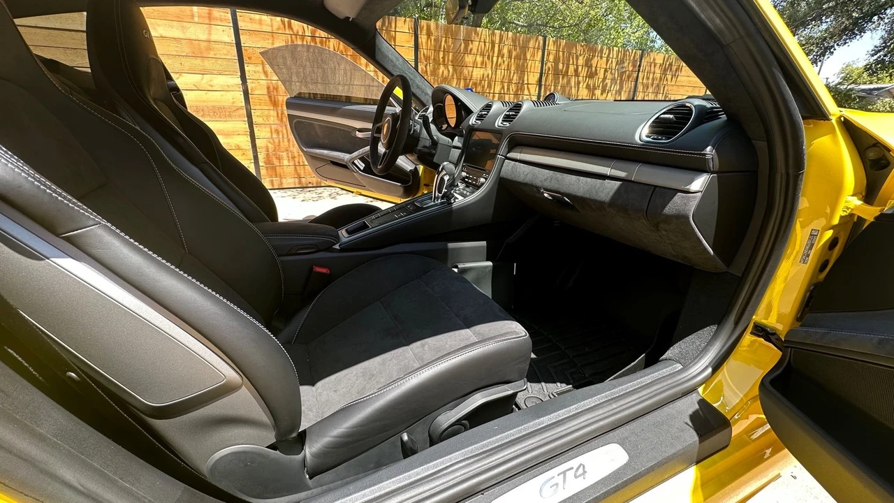 2021 Porsche 718 Cayman GT4 - Image 14 of 18