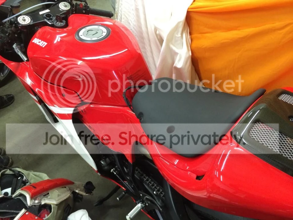 Ducati Desmosedici - Image 8 of 13