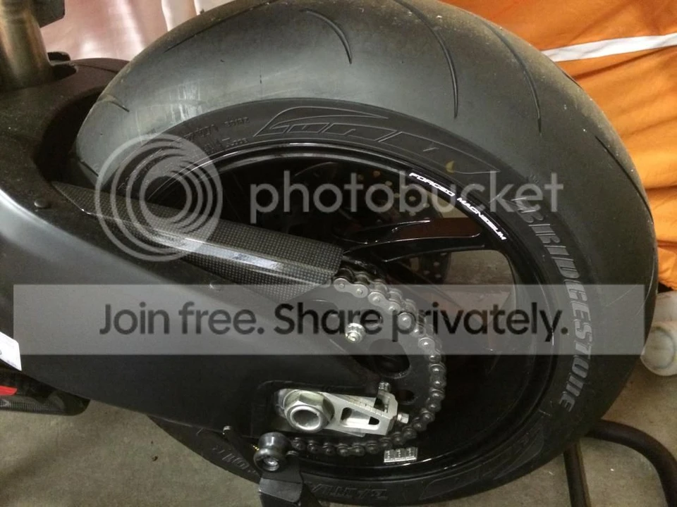 Ducati Desmosedici - Image 5 of 13