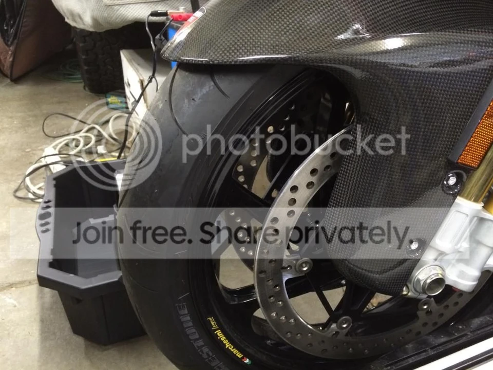 Ducati Desmosedici - Image 3 of 13
