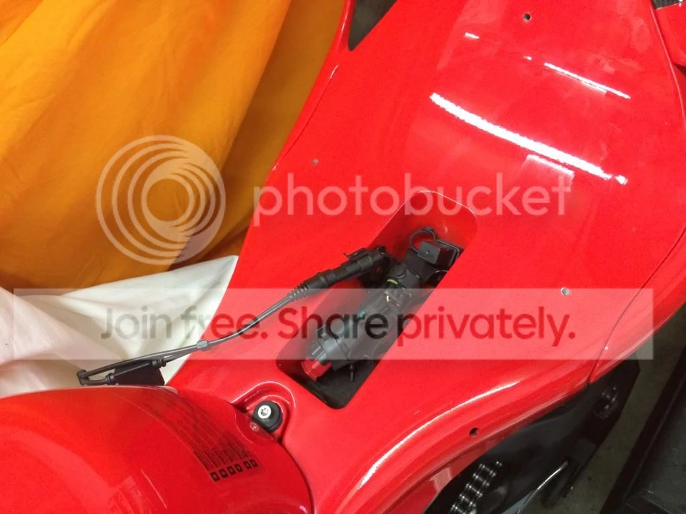 Ducati Desmosedici - Image 10 of 13